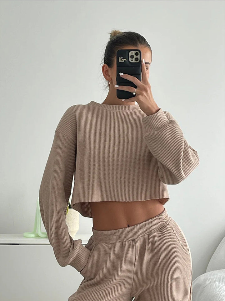 Damen lässiges Set mit cropped Sweatshirt und weiten Hosen Drune