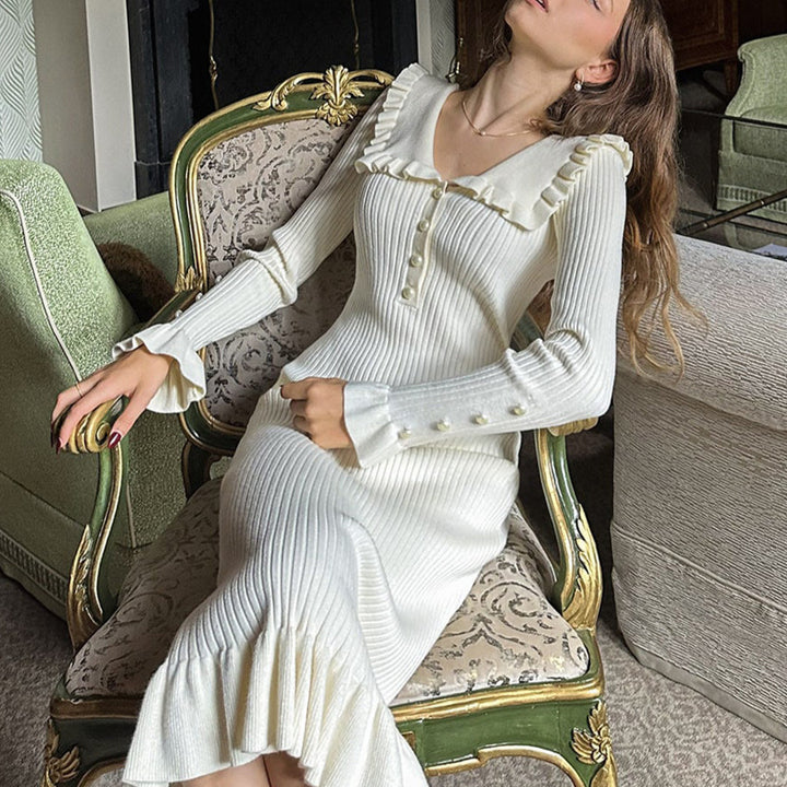 Damen Raffiniertes Strickkleid mit Rüschendetails und Perlknopfverzierung Drune