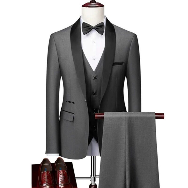 Herren nan maßgeschneiderter Smoking mit Schalkragen, Weste und eleganter Abendhose Drune