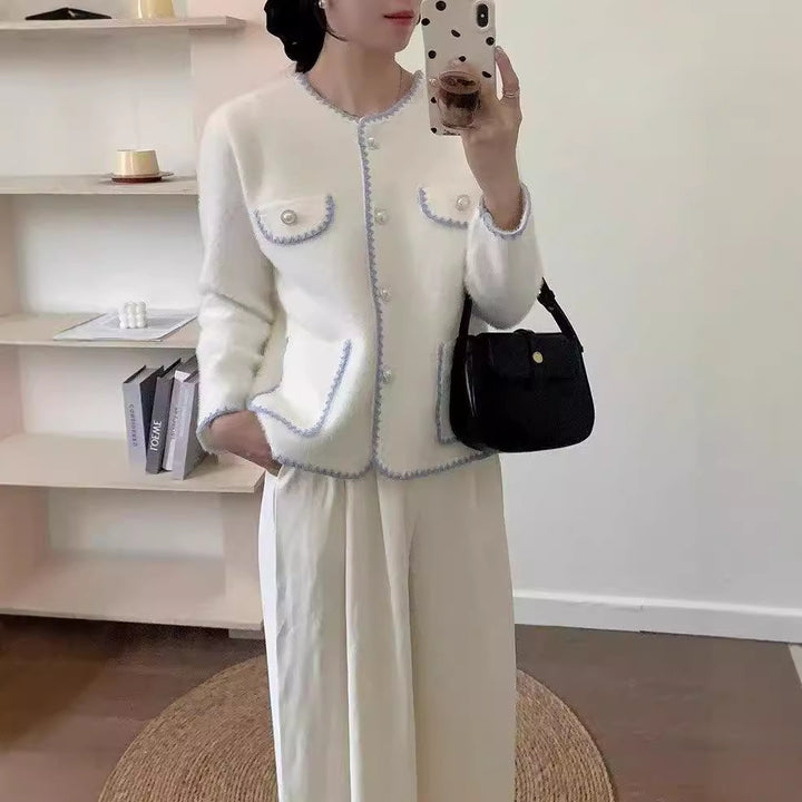 Damen Elegante Strickjacke mit perlenverzierten Taschen und femininen Akzenten Drune