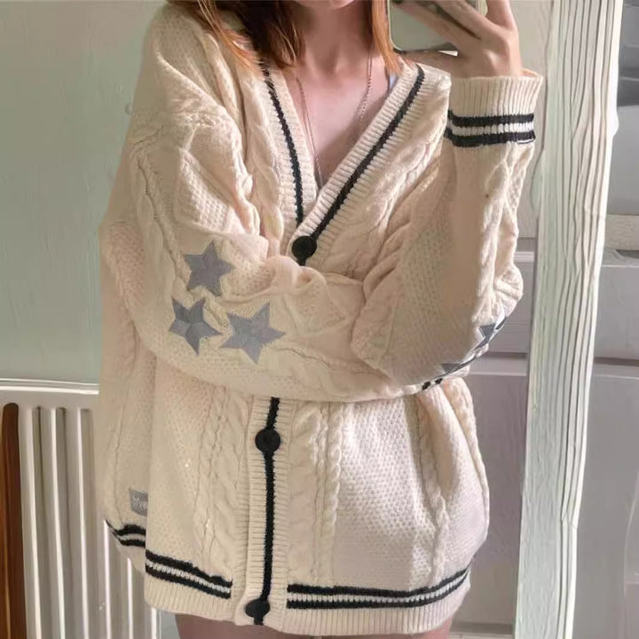 Damen Grobstrickcardigan mit modernen Zopfmuster und eleganten Knopfdetails Drune