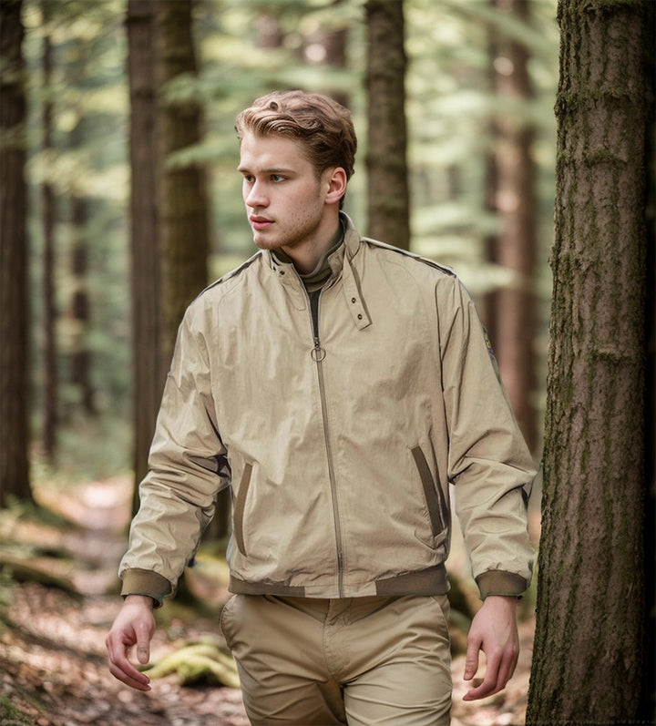 Herren leichte und funktionale Übergangsjacke mit hochschließendem Kragen Drune