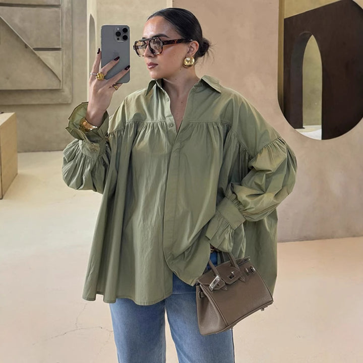 Damen nan oversized Tunika-Bluse mit verdeckter Knopfleiste, geraffter Passe und Volantmanschette Drune