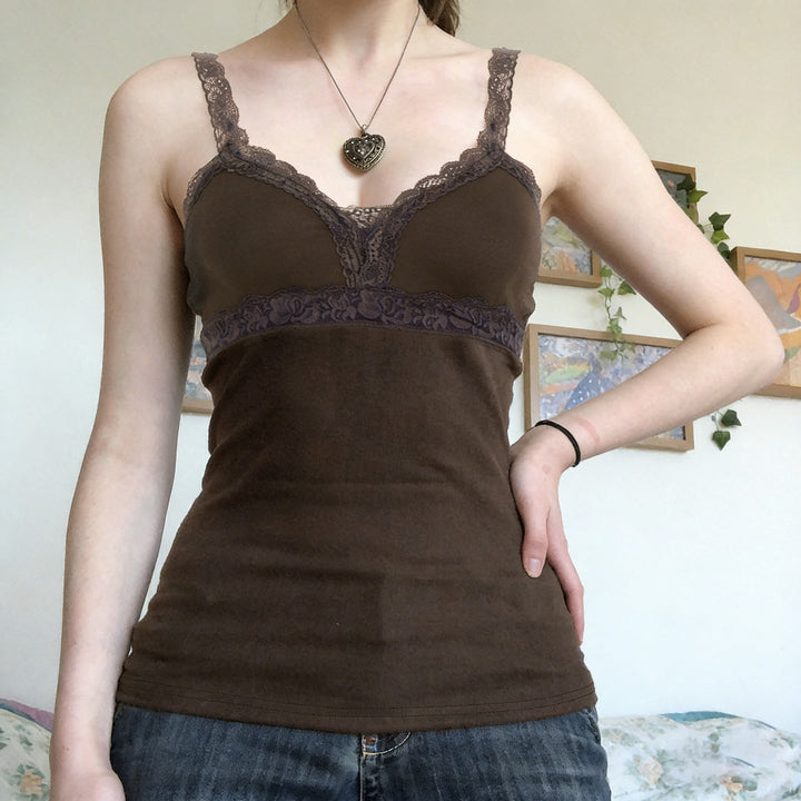 Damen Spitzen-Trägertop mit elegantem Design und zarten Rüschen Drune