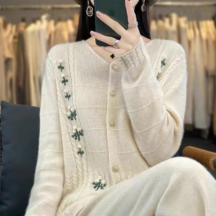 Damen Strickjacke mit floralen Stickereien Drune