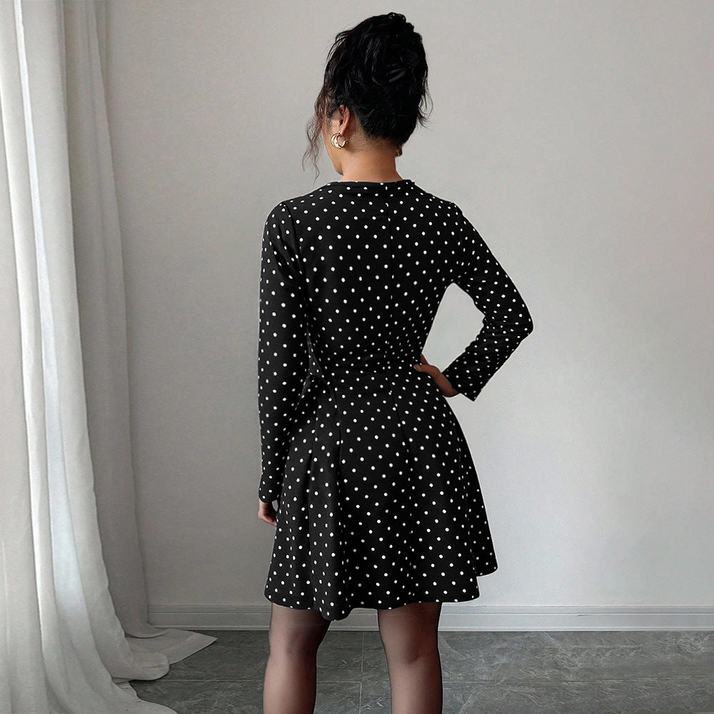 Damen Minikleid mit Punkten und schickem V-Ausschnitt Drune