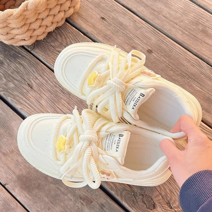Damen Sportliche Sneaker mit dekorativen Tierapplikationen und dämpfender Sohle Drune