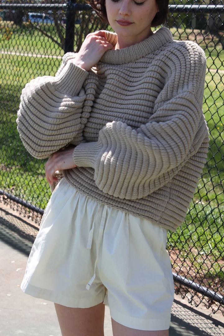 Damen lockerer Strickpullover mit hohem Kragen und breiten Rippbündchen Drune