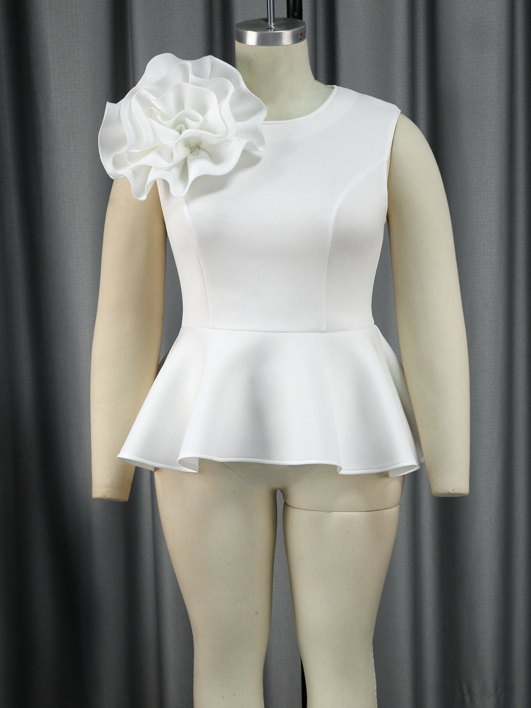 Damen elegantes Oberteil mit femininem Rüschensaum und auffälligem Blumenapplikation Drune