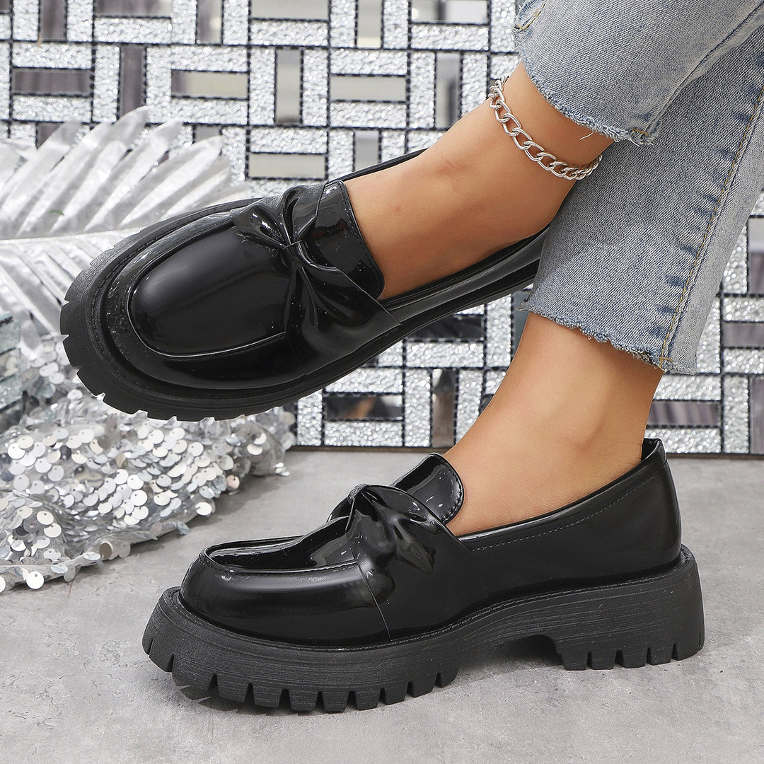 Damen  glänzende Plateau-Loafer mit übergroßer Schleifenapplikation und profilierter Gummisohle Drune