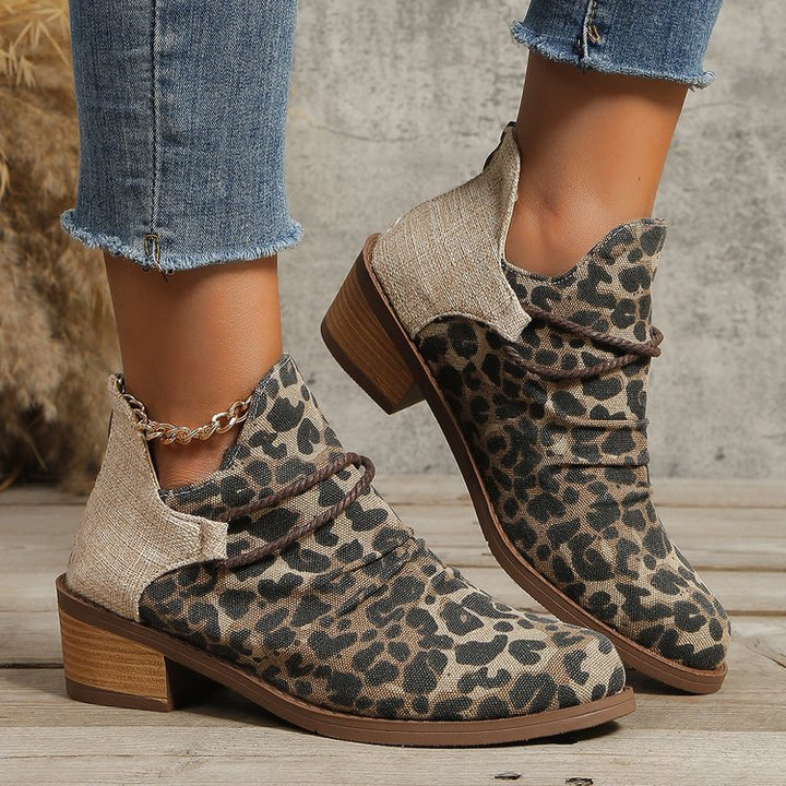 Damen Kurzstiefelette mit Leoparden-Print, Canvas-Obermaterial, dekorativem Flechtriemen und niedrigem Blockabsatz Drune