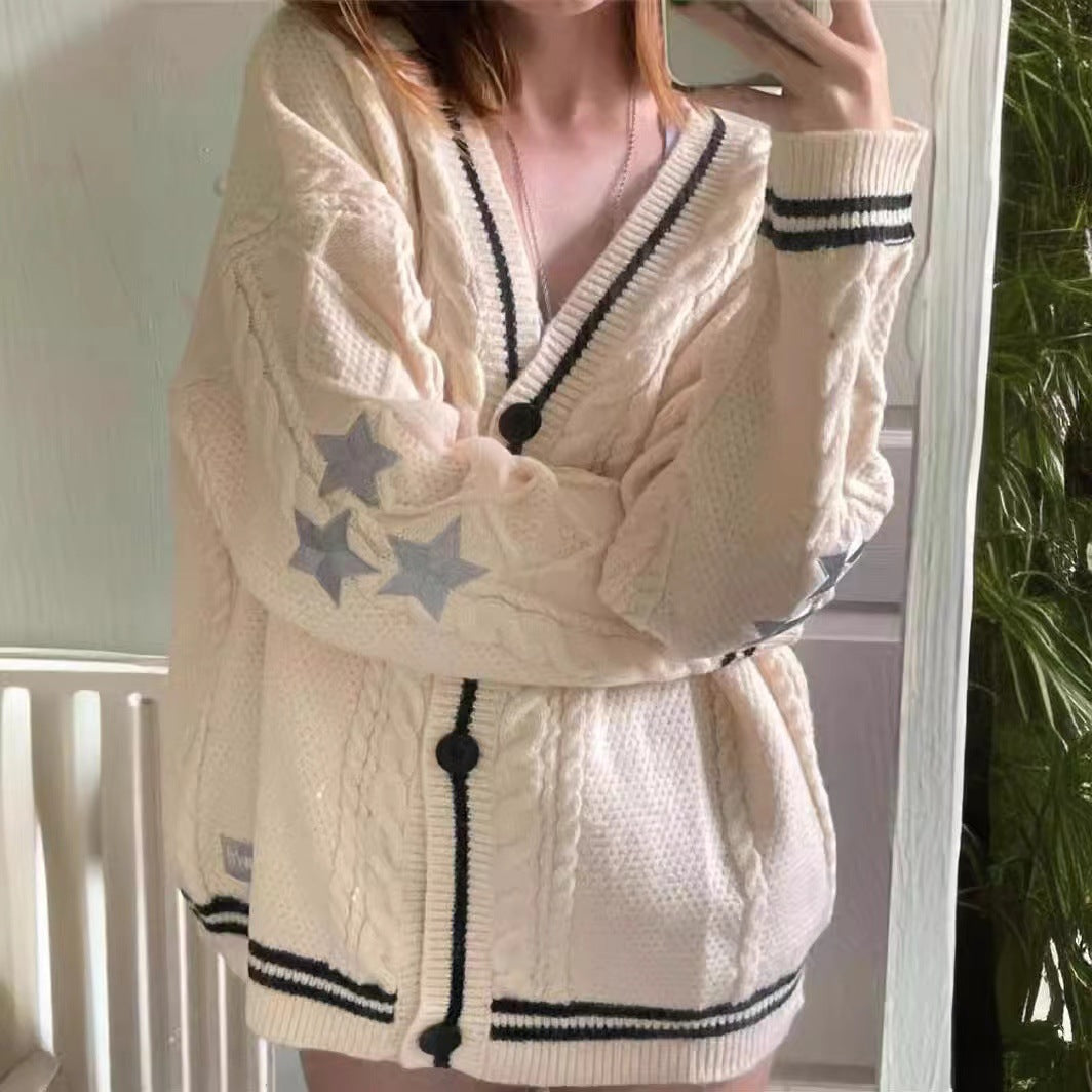 Damen Grobstrickjacke mit eleganten Sternenapplikationen und kontrastierenden Details Drune