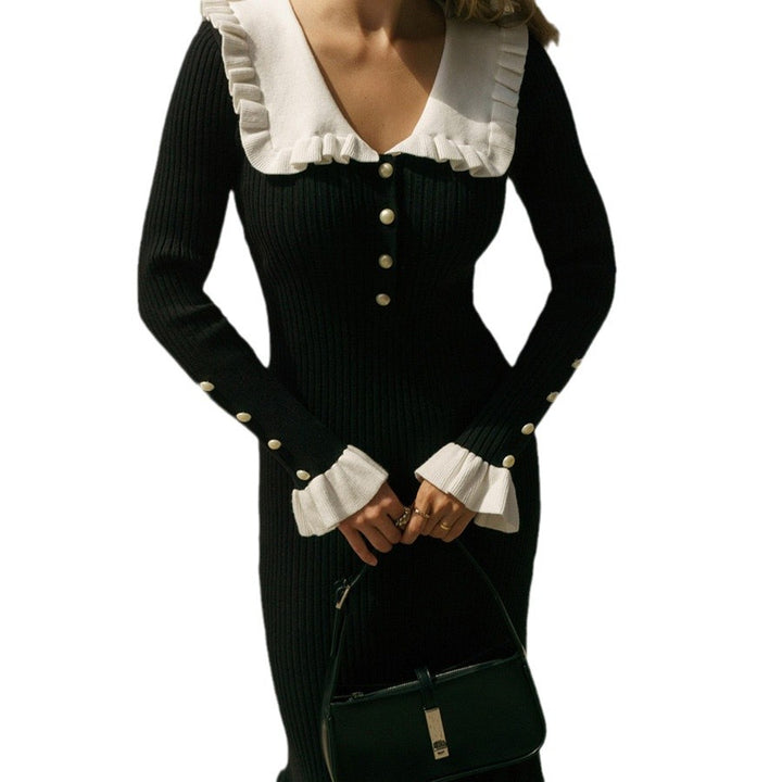 Damen Raffiniertes Strickkleid mit Rüschendetails und Perlknopfverzierung Drune