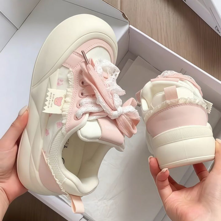 Damen Sneakers mit dekorativen Rüschen und verspielten Schleifen Drune