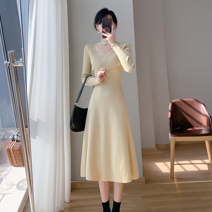Damen Strickkleid mit offener Schulterpartie und elegantem V-Ausschnitt Drune
