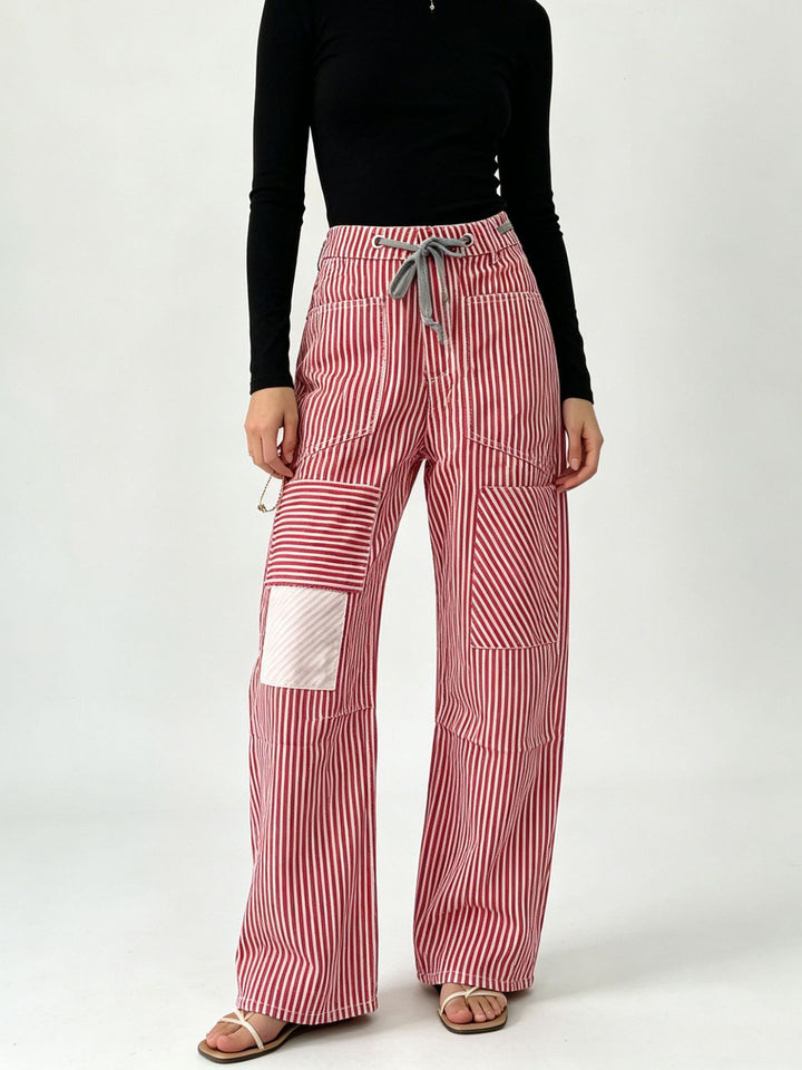 Damen nan High‑Waist Relaxed‑Hose mit vertikalem Streifenmuster, aufgesetzten Knie‑Patches und Kordelzug Drune