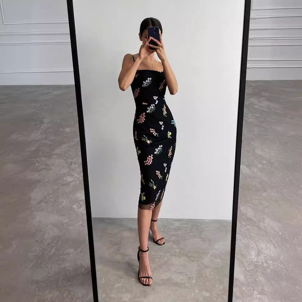 Damen Maxikleid mit floraler Handstickerei und zartem Trägerdesign Drune