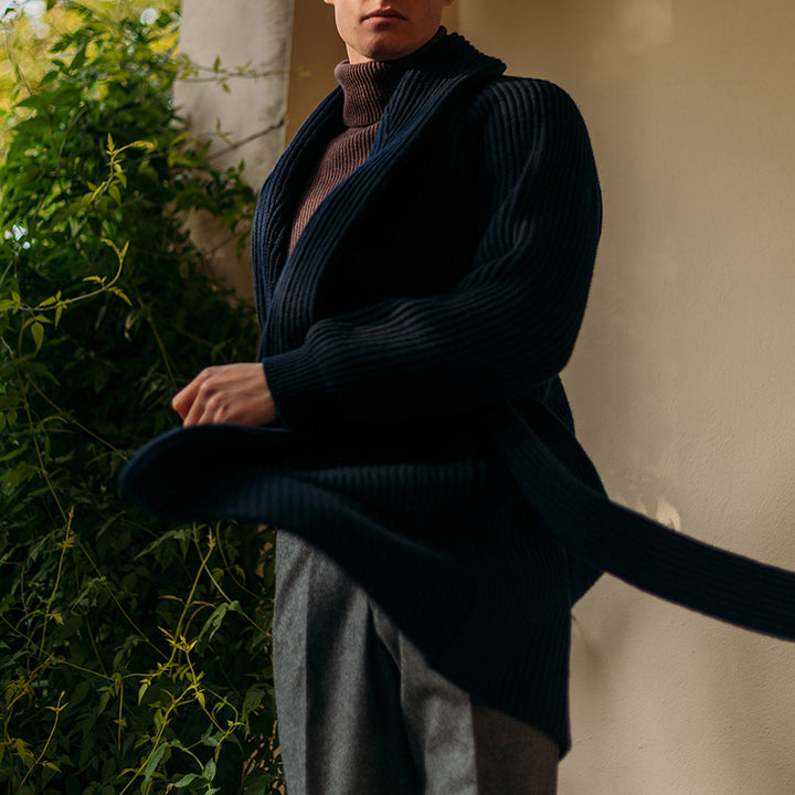 Herren Strickmantel mit breitem Gürtel und praktischen Taschen Drune