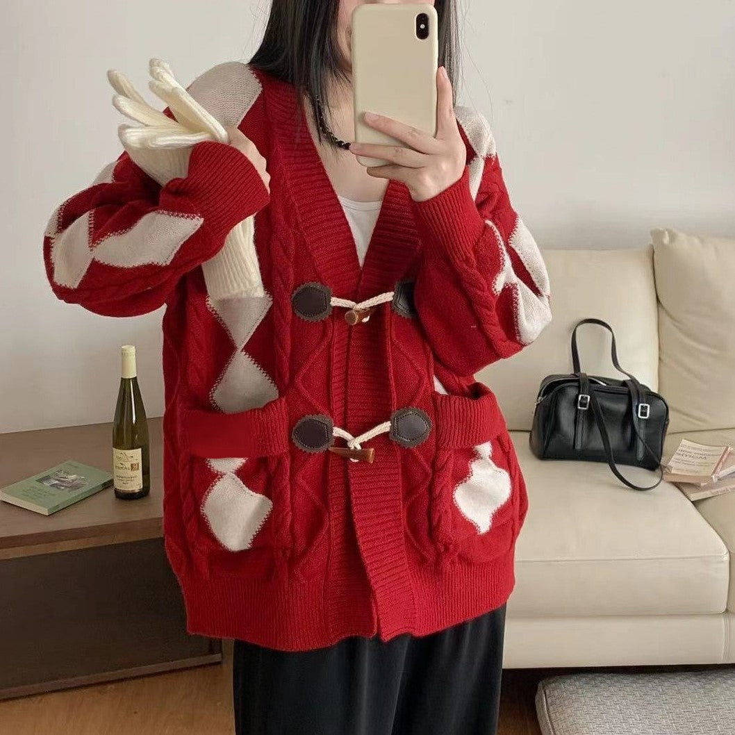Damen Grob gestrickter Cardigan mit romantischem Rautenmuster und dekorativen Holzknöpfen Drune