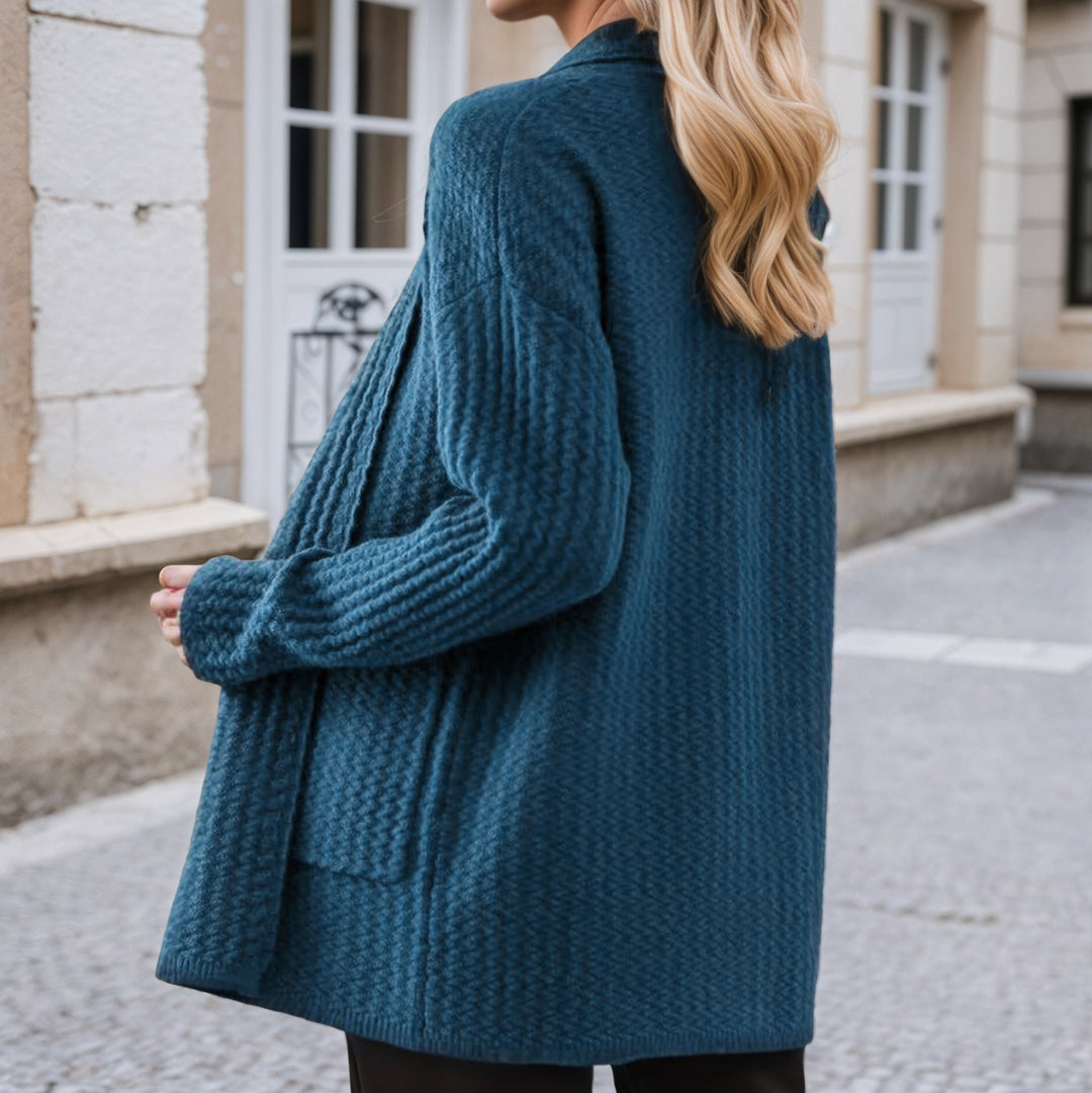Damen Strickjacke mit modernen Zopfmustern und praktischen Taschen Drune
