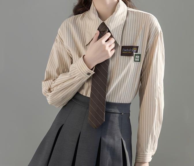 Damen Klassische gestreifte Bluse mit moderner Kragenform Drune