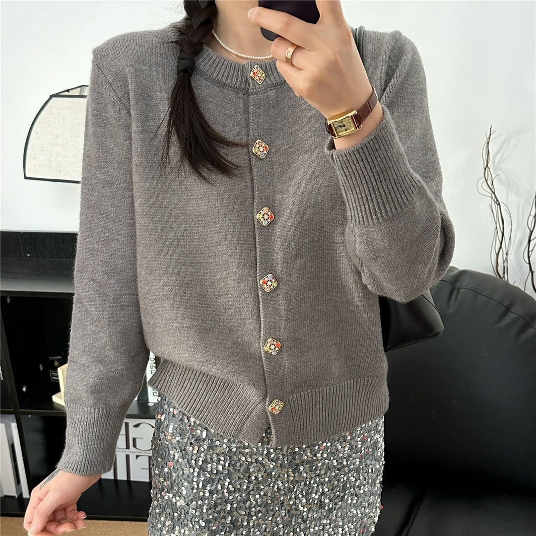 Damen Strickjacke mit bunten Knopfdetails und eleganter Passform Drune