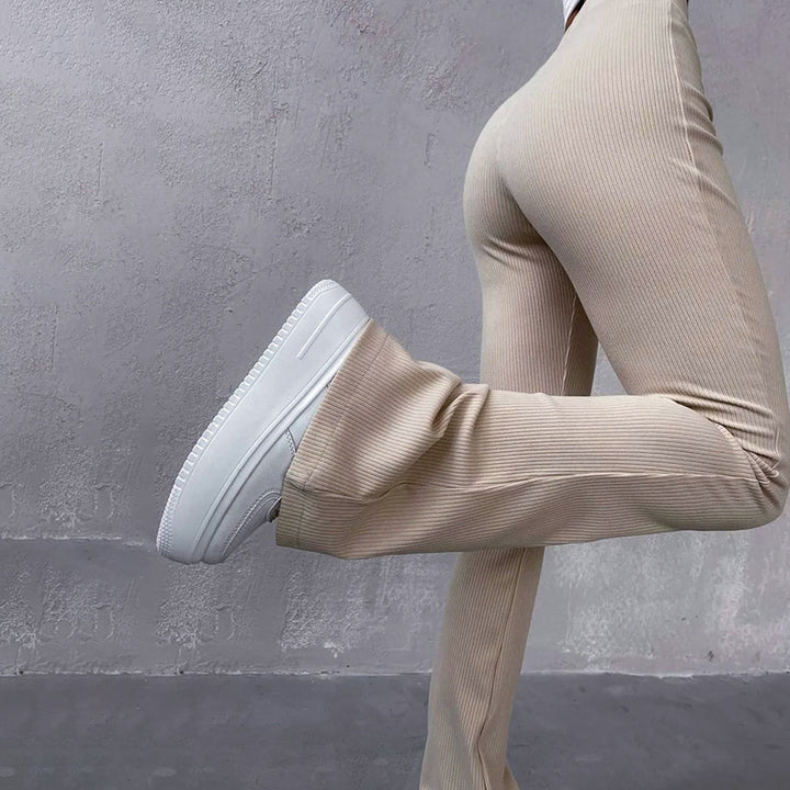 Damen Flared Hose aus Rippstrick Drune