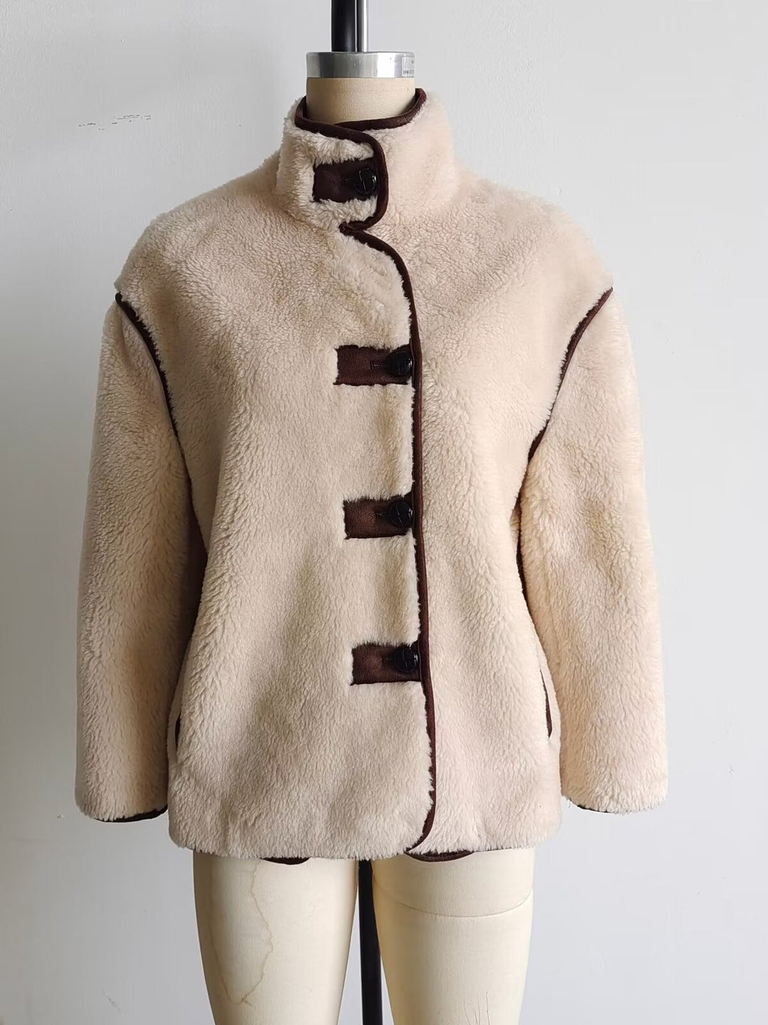 Damen Teddyfelljacke mit stylischem Stehkragen und praktischen Taschen Drune