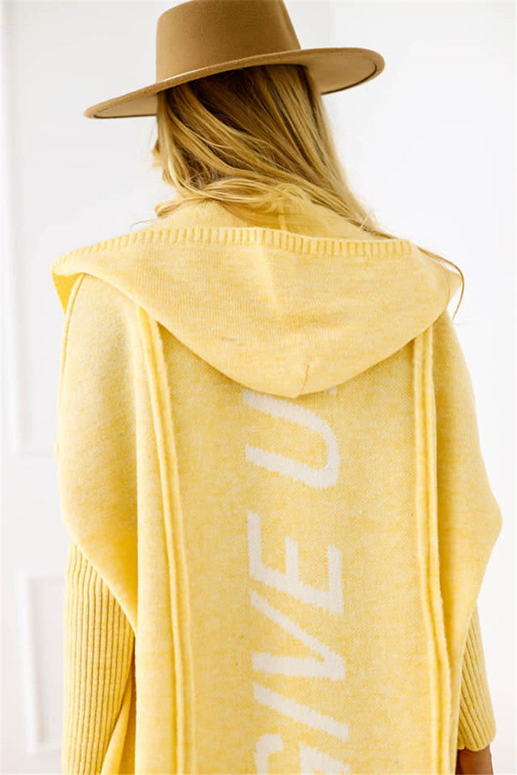 Damen gemütlicher Strickponcho mit Kapuze und einzigartigem Schriftzug Drune