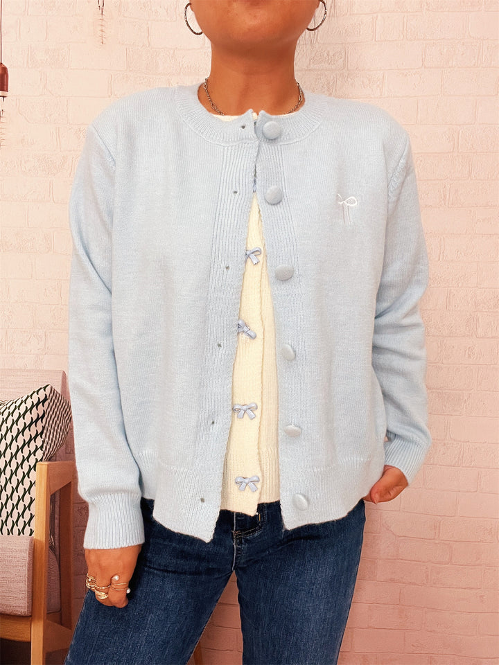 Damen Strickjacke mit verspielten Knopfdetails und feiner Struktur Drune