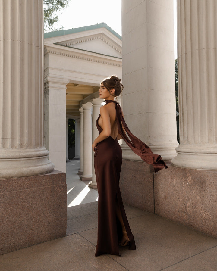 Damen Abendkleid mit elegantem Rückenausschnitt und fließendem Stoff Drune