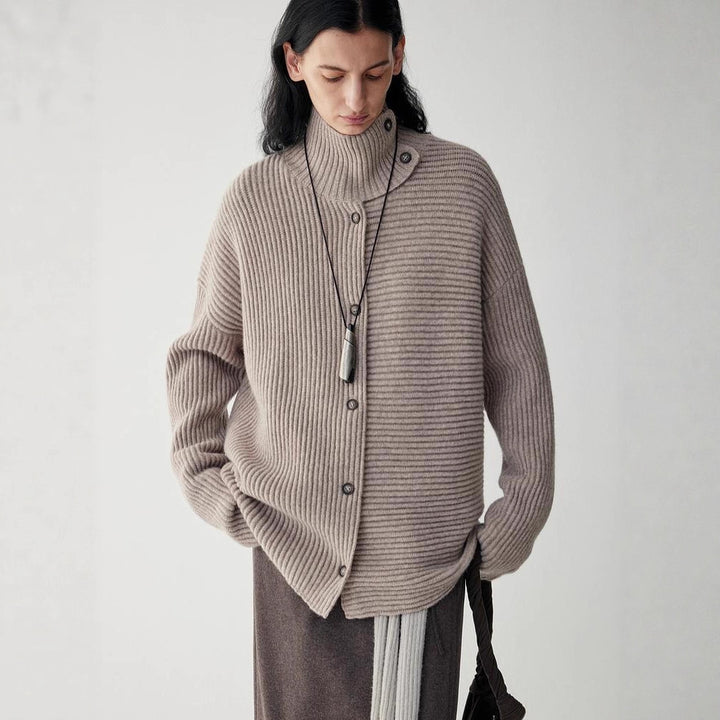 Damen Relaxed Strickjacke mit hohem Kragen und Knopfdetails Drune