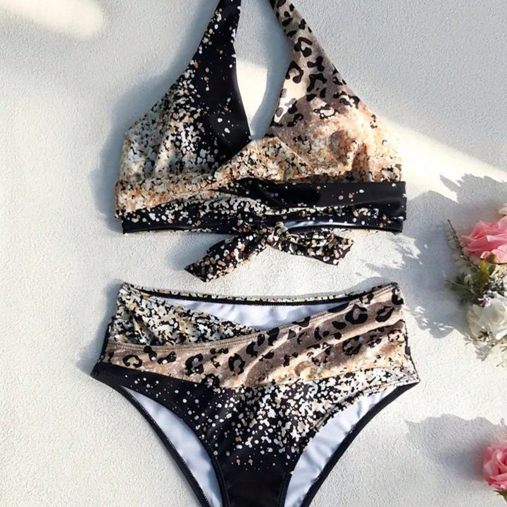 Damen Hochtailliertes Bikiniset mit verspieltem Knoten und schimmernden Akzenten Drune