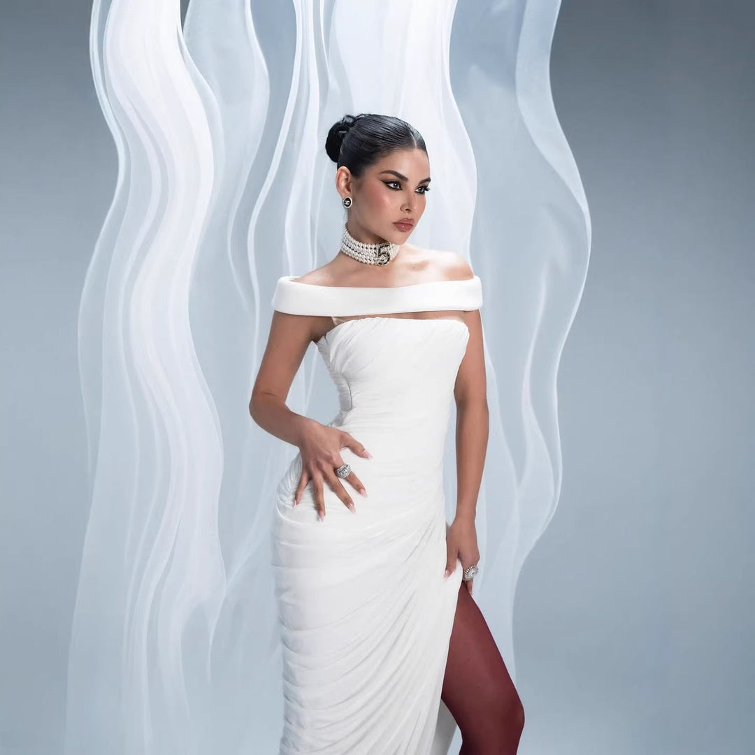 Damen Elegantes, schulterfreies Maxikleid mit raffinierten Drapierungen und hohem Schlitz Drune
