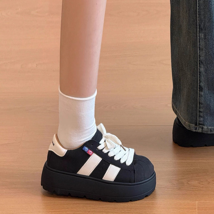 Damen Sportliche Sneaker mit robustem Wildleder-Obermaterial und stylisher Plateausohle Drune
