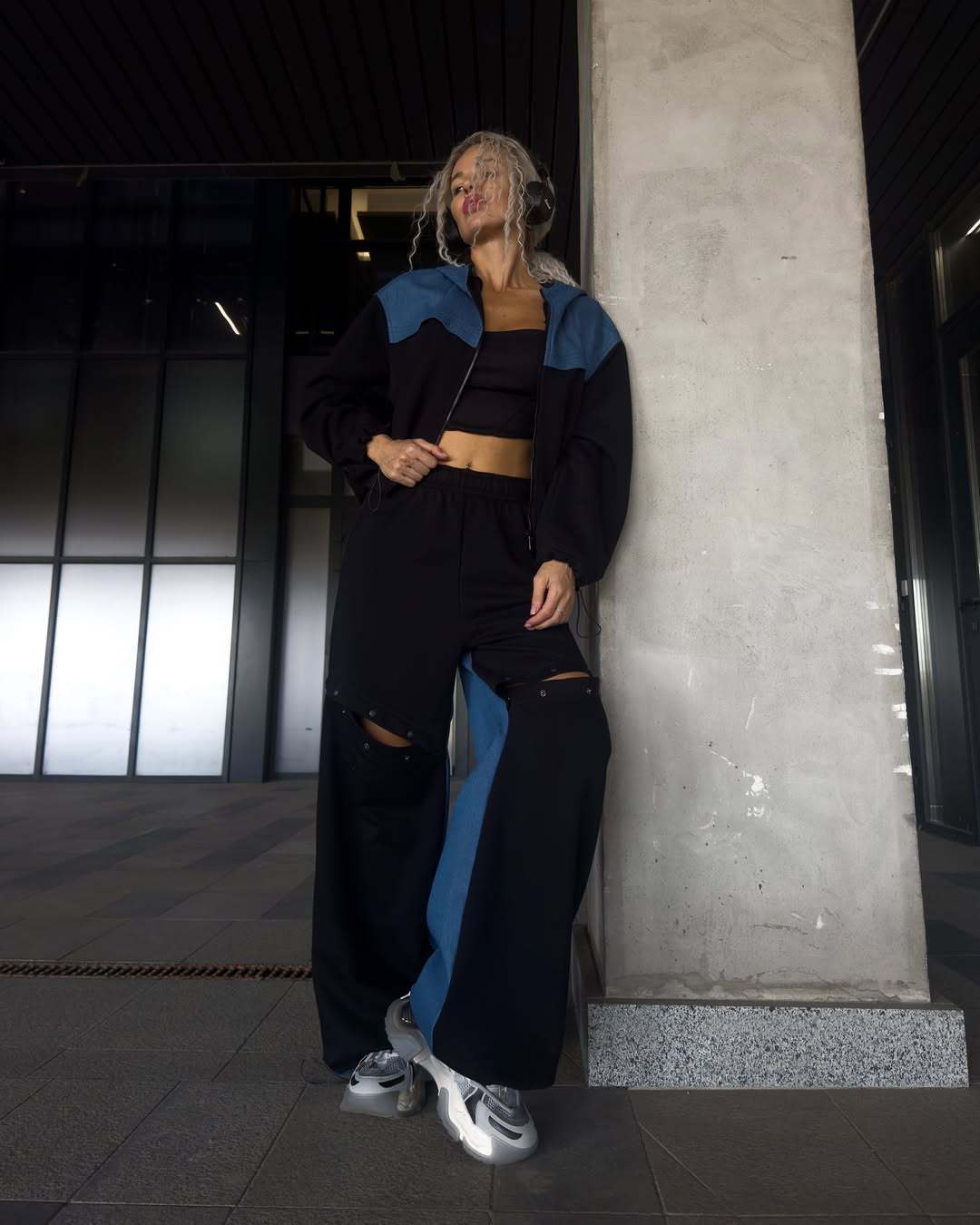 Damen Urbaner Sportanzug mit lässiger Jacke und weiten Hosen Drune