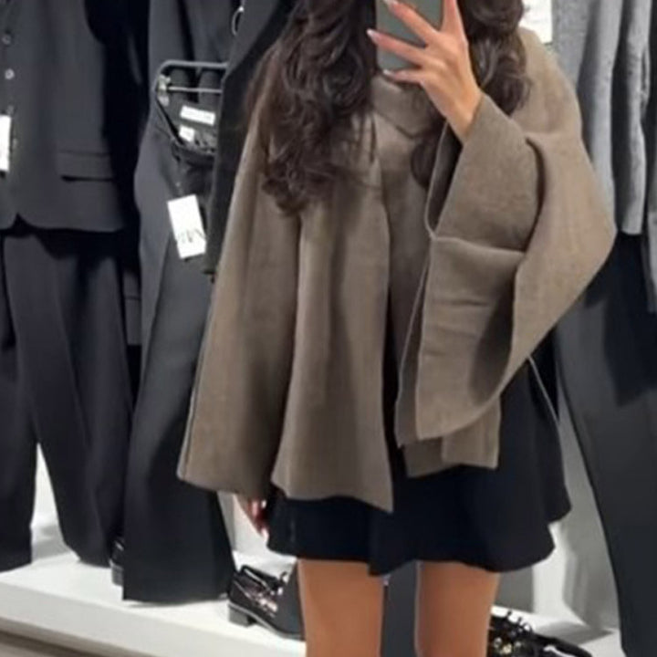 Damen Poncho aus hochwertiger Strickware mit asymmetrischem Design Drune