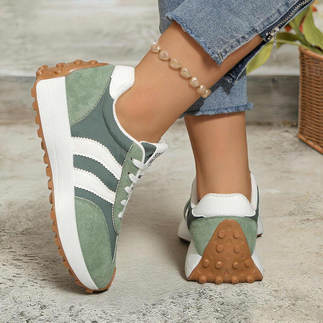 Damen nan retro-inspirierter Sneaker mit Wildleder-Overlays, Nylonoberteil und profilierter Waffelsohle Drune