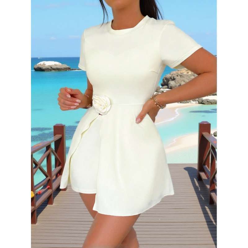 Damen elegantes Strandkleid mit dekorativem Blumenakzent Drune