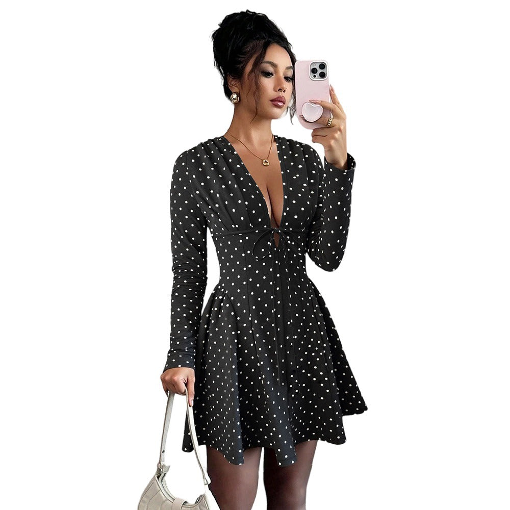 Damen Minikleid mit Punkten und schickem V-Ausschnitt Drune