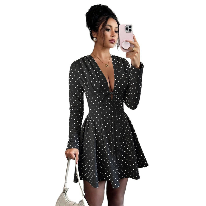 Damen Minikleid mit Punkten und schickem V-Ausschnitt Drune