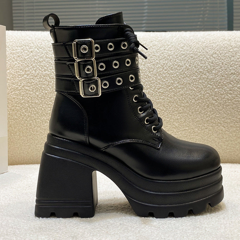 Damen Chunky Stiefel mit dekorativen Riemen und robustem Profil Drune