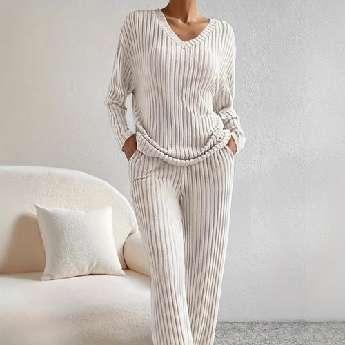 Damen gemütlicher Strickanzug im modernen Rippdesign Drune