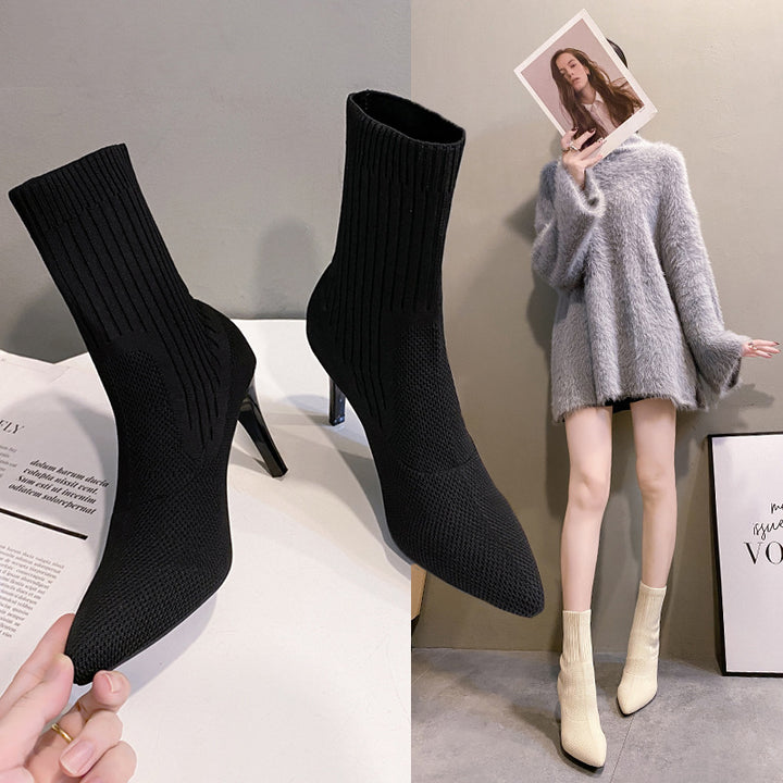 Damen nan Strick-Stiefelette mit konturierter Sockenkonstruktion, schlankem Pfennigabsatz und pointierter Vorderkappe Drune