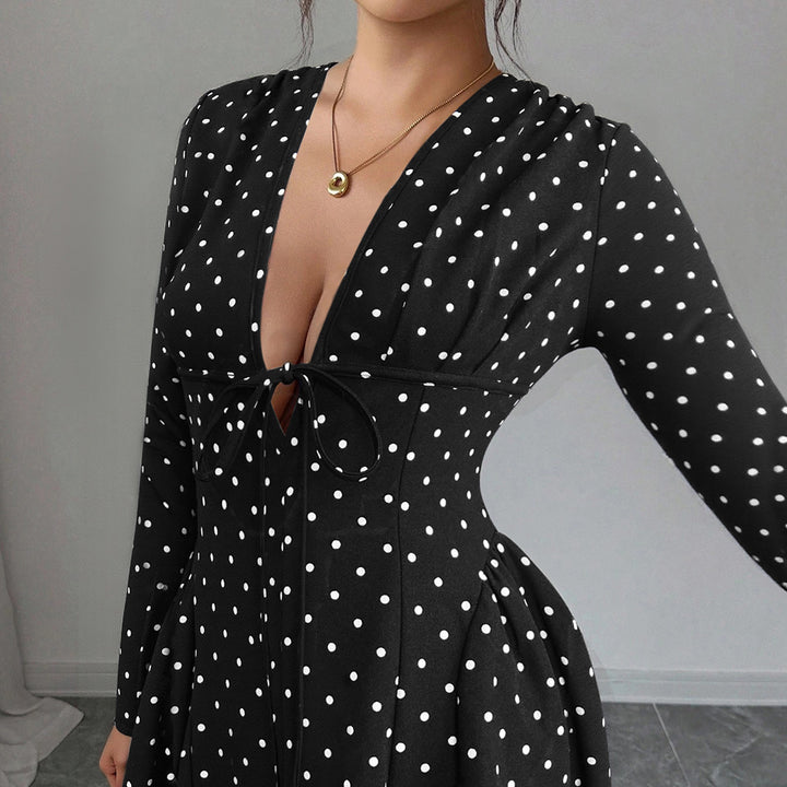 Damen Minikleid mit Punkten und schickem V-Ausschnitt Drune