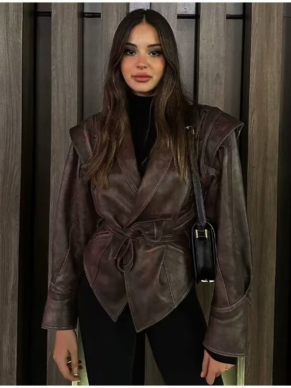 Damen taillierte Kunstlederjacke mit verspieltem Schnürdetail Drune