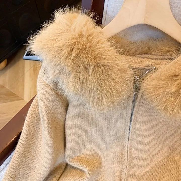 Damen Strickjacke mit abnehmbarer Kunstfellkapuze und enganliegendem Schnitt Drune