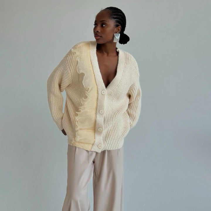 Damen Strickjacke mit Rüschendetails und Knopfverschluss Drune