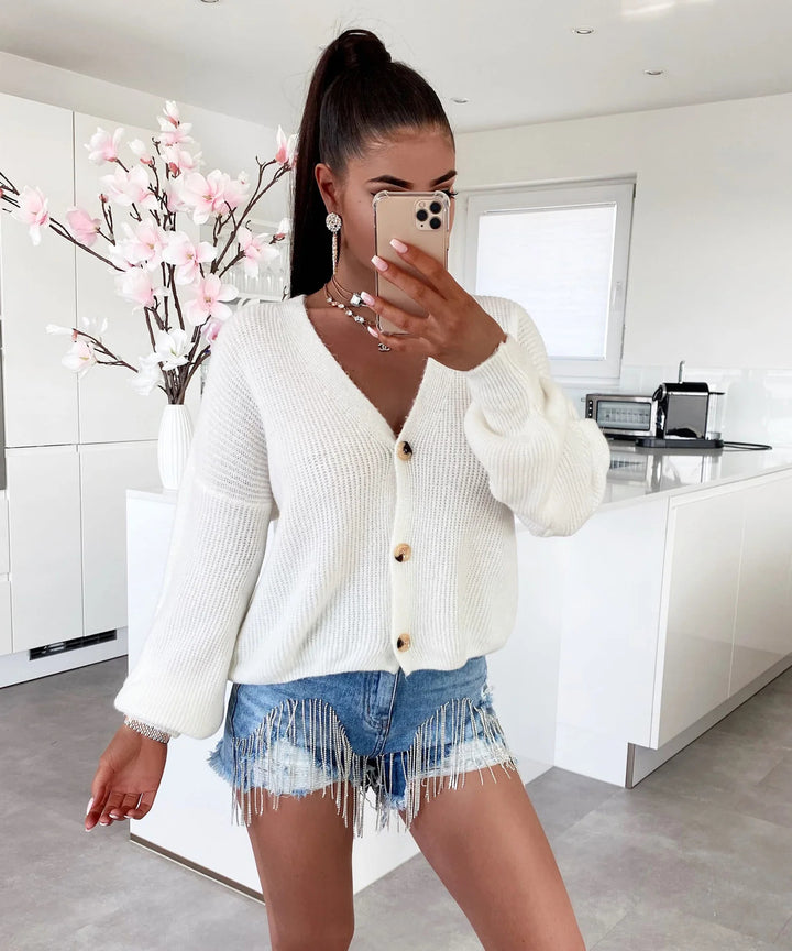 Damen Strickjacke mit voluminösen Ärmeln und hochwertigen Holzknöpfen Drune