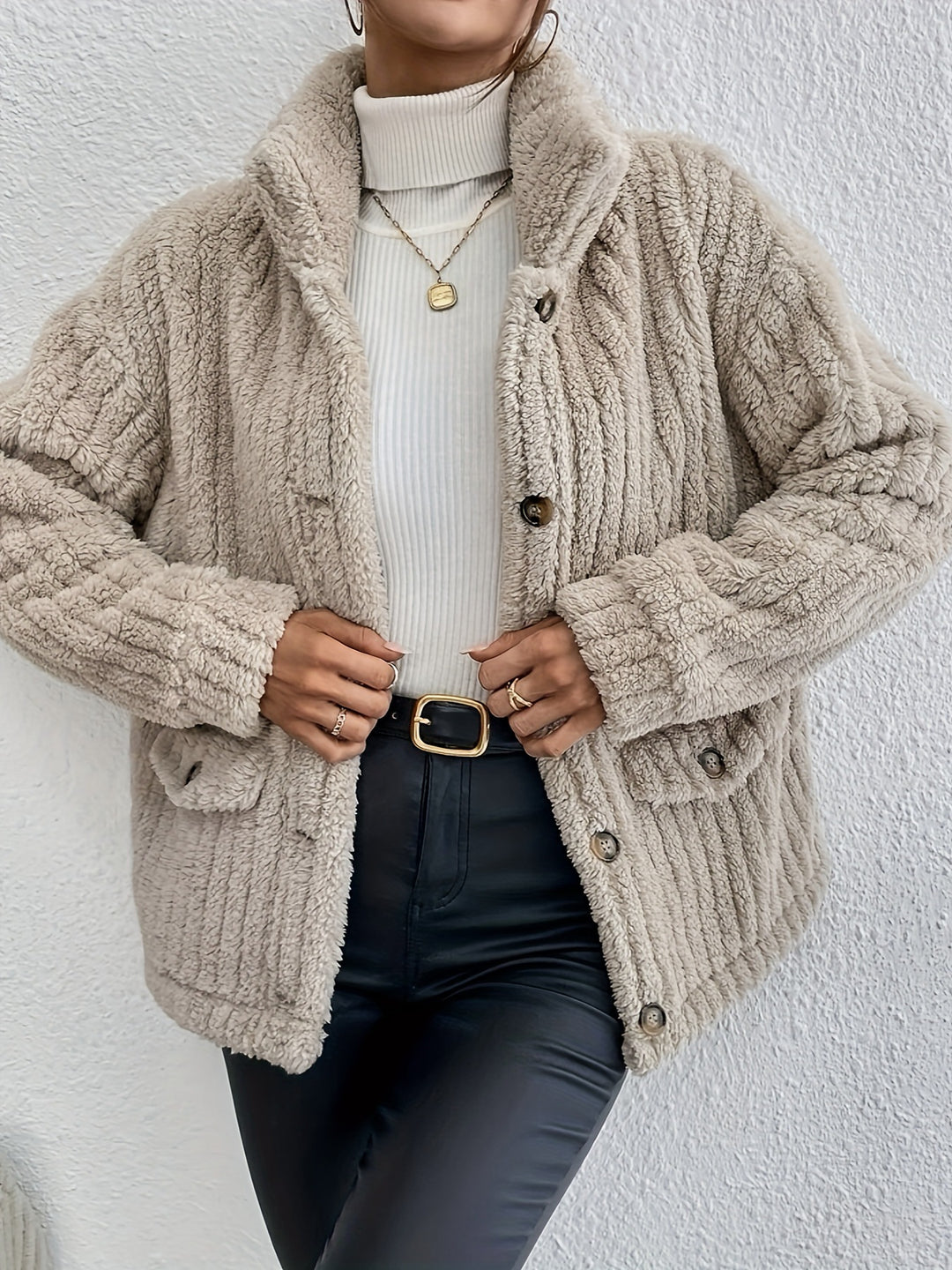 Damen hochwertige Plüschjacke mit strukturiertem Design und praktischen Taschen Drune